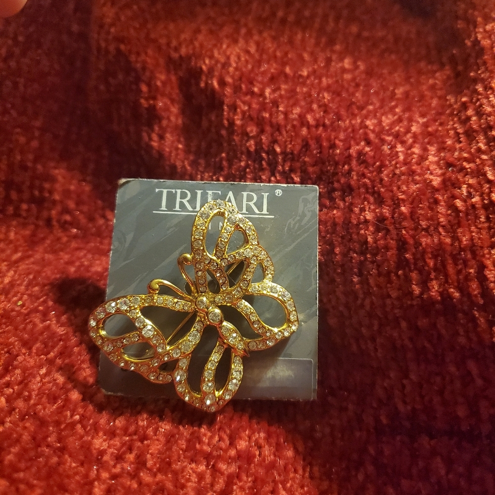 Vintage Trifari brooch Pin
